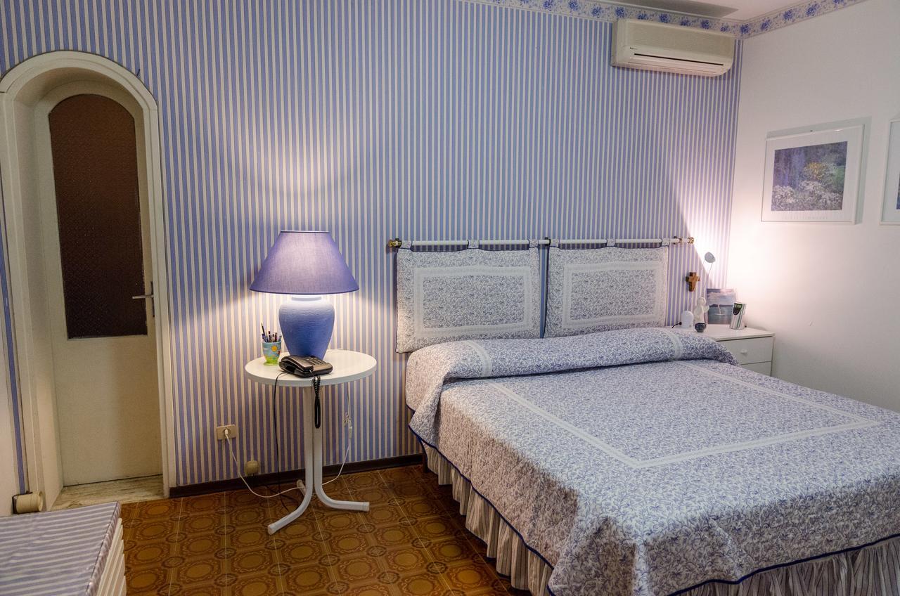 Seaside Holiday Apartment - Unique Location Cipressa Luaran gambar