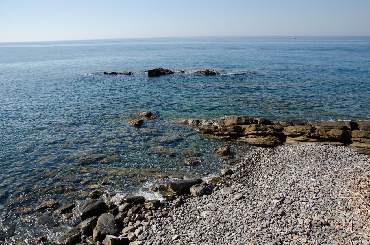 Seaside Holiday Apartment - Unique Location Cipressa Luaran gambar